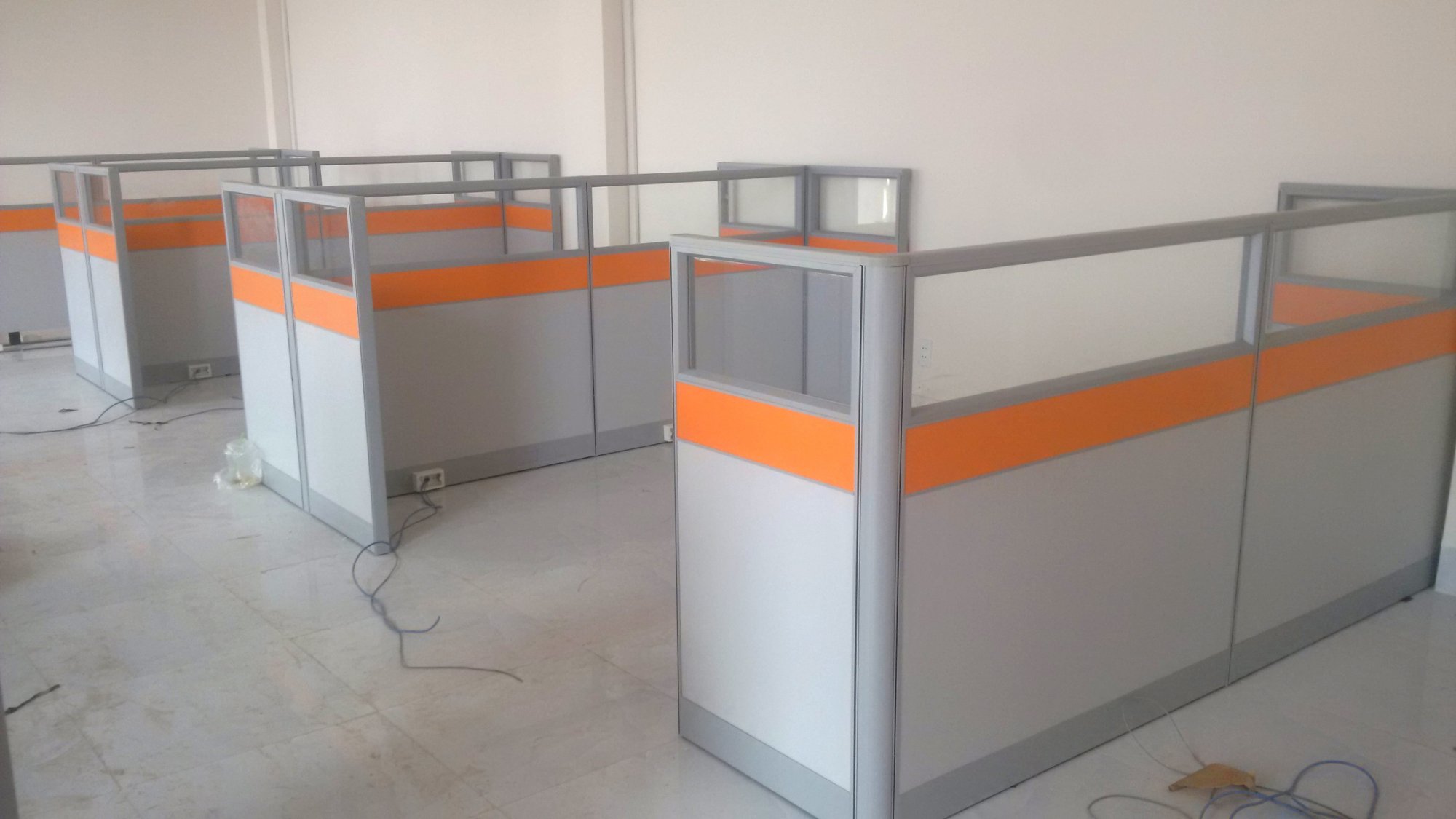 Thi công vách ngăn gỗ 2 màu Công ty Hoàng Yến Thi công vách ngăn gỗ 2 màu Công ty Hoàng Yến