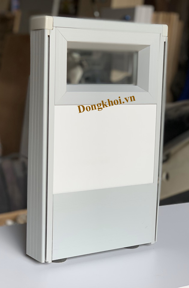 Mô hình mẫu vách ngăn gỗ MFC có kính phía trên Mô hình mẫu vách ngăn gỗ MFC có kính phía trên