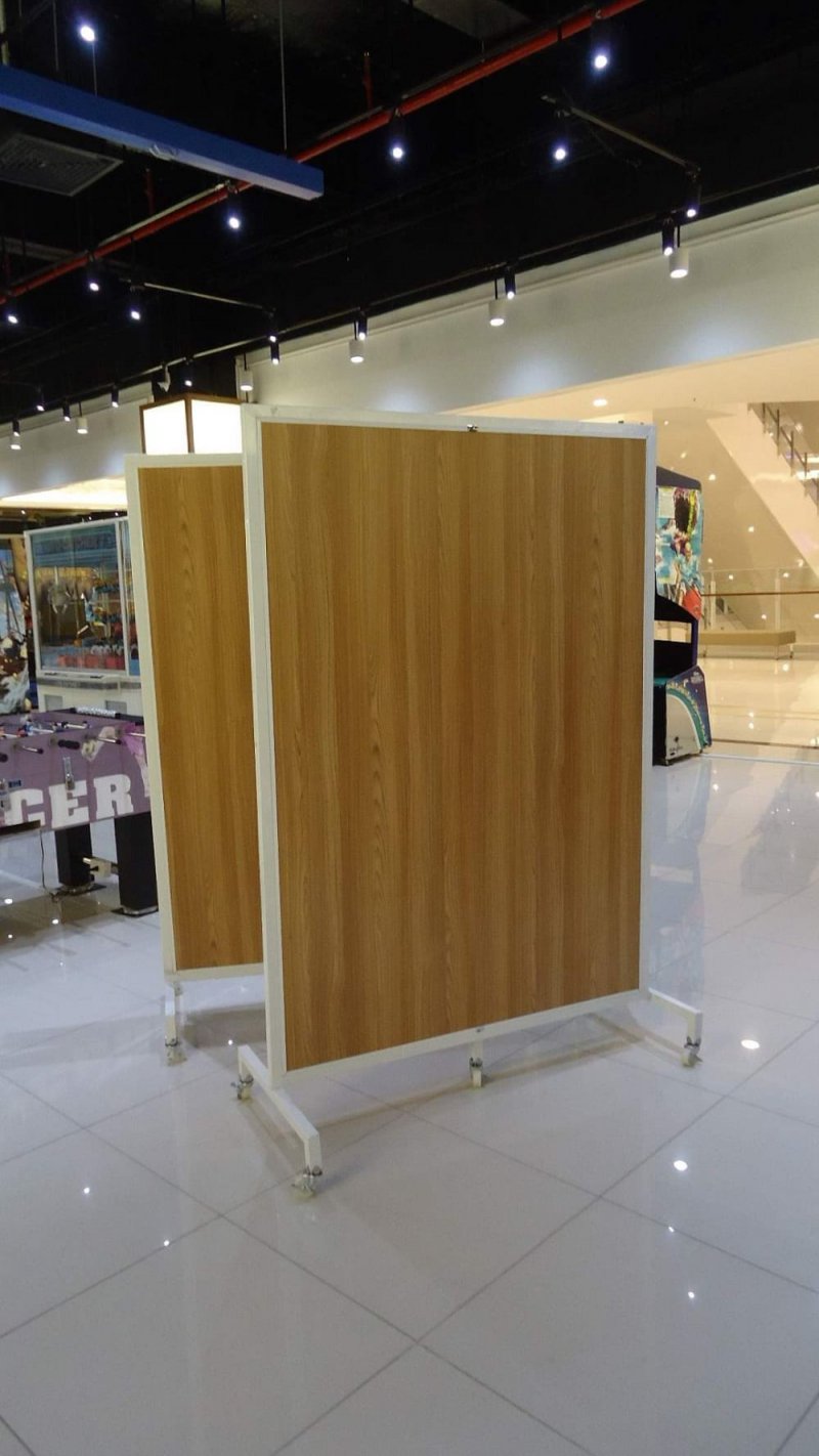 Vách ngăn di động có bánh xe gỗ Vách ngăn di động có bánh xe gỗ