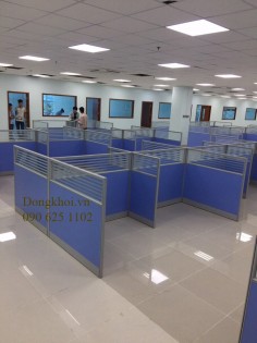 Vách ngăn văn phòng Hòa Phát nỉ kính sọc Vách ngăn văn phòng Hòa Phát kính sọc