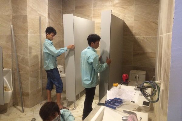 Thi công vách ngăn nhà vệ sinh